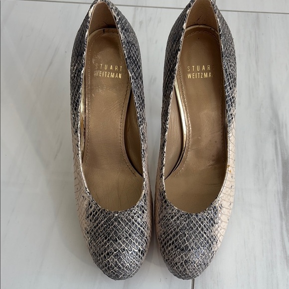 Stuart Weitzman Two Tone Watersnake Platform Pumps
7.5 - Picture 2 of 6